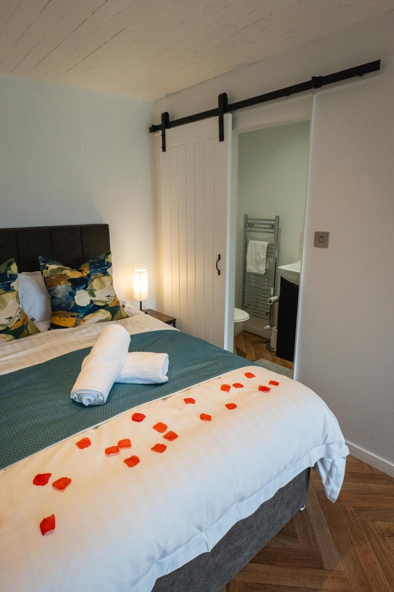 Oakwood Glamping Mourne Mountains Hotel Moyad Exterior photo